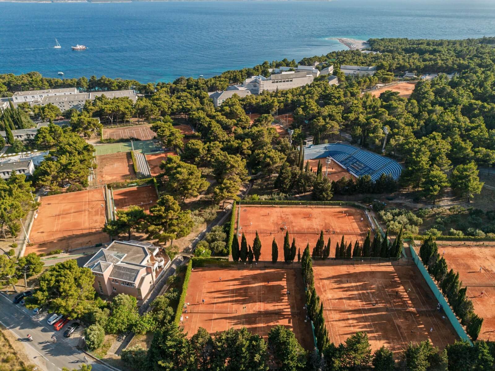 Korty ziemne w Bol na wyspie Brač